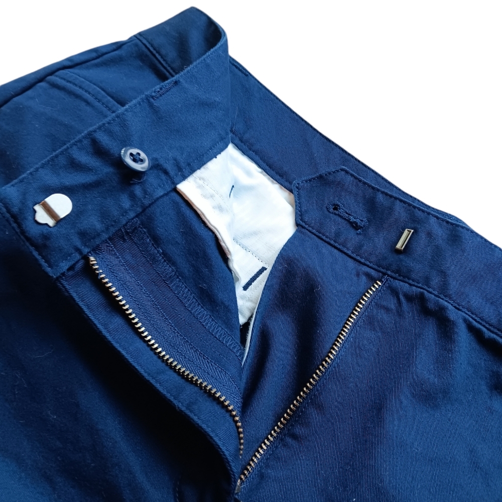 LANDS END WOMEN'S SIZE 10 BLUE BUTTON ZIP CLASP MID RISE SHORTS. - Picture 3 of 6